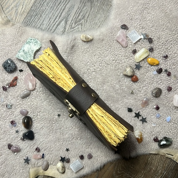 Hand Crafted OOAK Unique Vintage Leather Journal With Antique Deckle Edge Paper - Picture 8 of 12